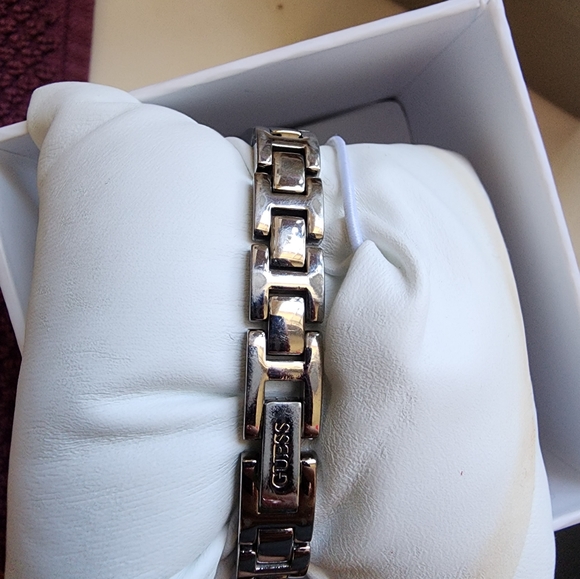 GUESS Watch - Picture 2 of 2